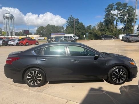 Used 2018 Nissan Altima 2.5 SV w/ 2.5 SV Technology Package FWD image 5