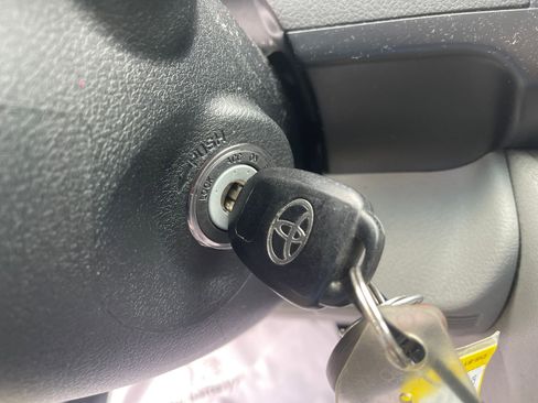 Used 2012 Toyota Camry LE FWD image 32