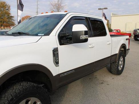 Used 2017 Ford F250 Lariat w/ Lariat Value Package image 9