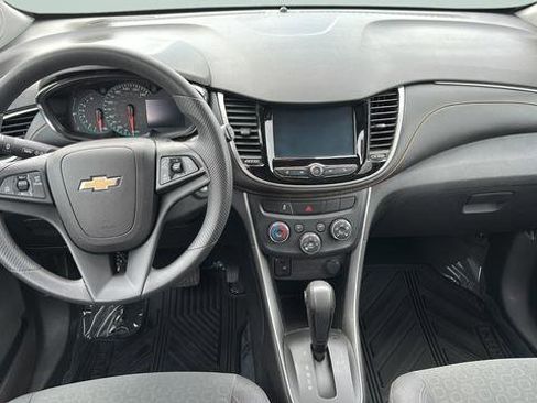 Used 2017 Chevrolet Trax LS w/ Fleet Convenience Package FWD image 9