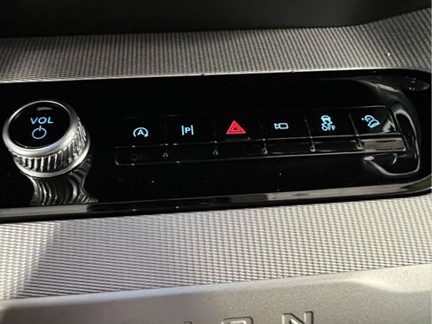 Used 2025 Ford Expedition Active AWD/4WD image 28