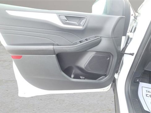 Used 2022 Ford Escape SE image 30