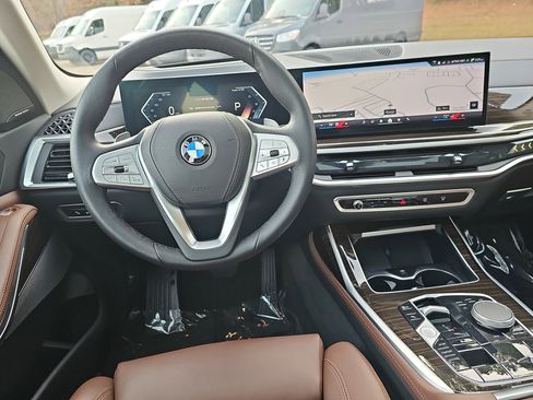 Certified 2024 BMW X7 xDrive40i w/ Premium Package image 16