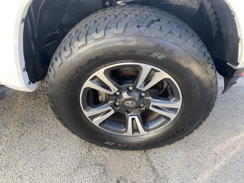 Used 2017 Toyota Tacoma TRD Sport w/ Tow Package RWD image 8