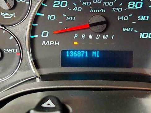 Used 2018 Chevrolet Express 2500 w/ Driver Convenience Package RWD image 14