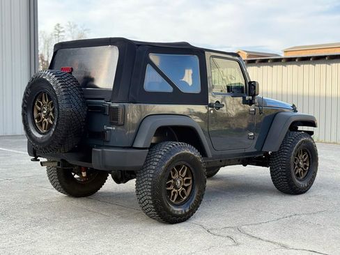 Used 2017 Jeep Wrangler Sport image 27