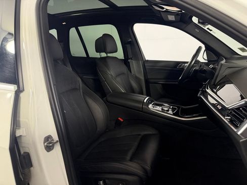 Used 2025 BMW X5 xDrive50e AWD/4WD image 33