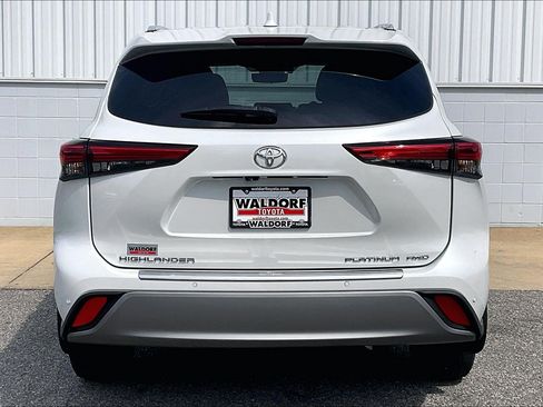 Used 2022 Toyota Highlander Platinum AWD/4WD image 5