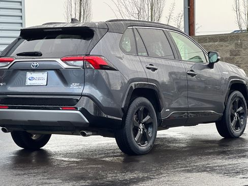 Used 2020 Toyota RAV4 XSE image 4