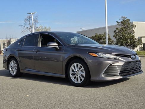 Used 2024 Toyota Camry LE w/ Convenience Package FWD image 4