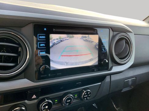 Used 2018 Toyota Tacoma TRD Off-Road AWD/4WD image 28