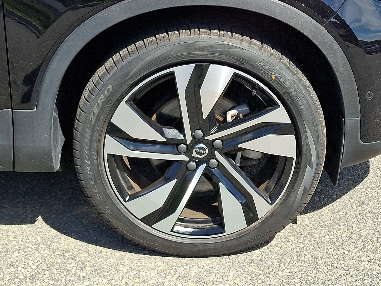 Used 2024 Volvo XC40 B5 Plus w/ Protection Package Premier AWD/4WD image 9