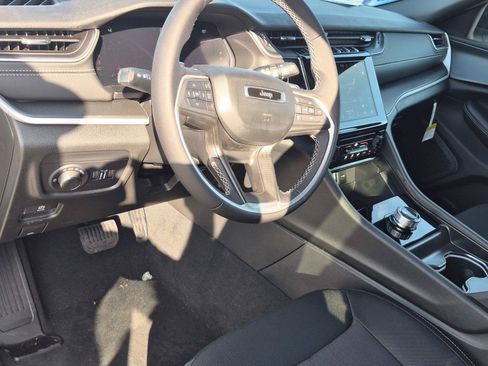 Used 2026 Jeep Grand Cherokee L Laredo RWD image 20