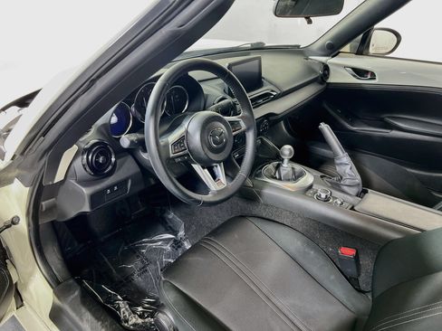 Used 2021 MAZDA MX-5 Miata RF Club RWD image 9