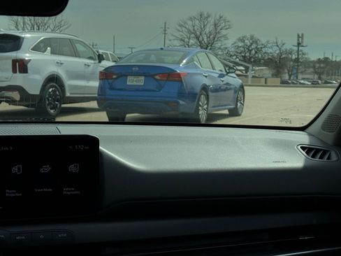 Used 2025 Kia K4 LXS image 16