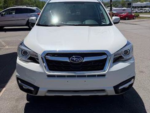 Used 2018 Subaru Forester 2.5i Touring w/ Popular Package #2 AWD/4WD image 3