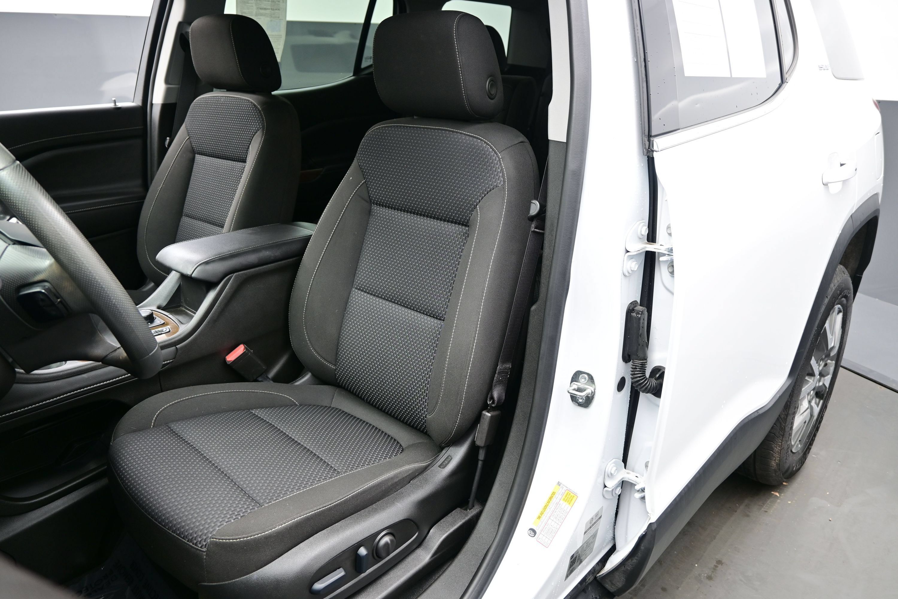 Used 2023 GMC Acadia SLE w/ Driver Convenience Package FWD image 11