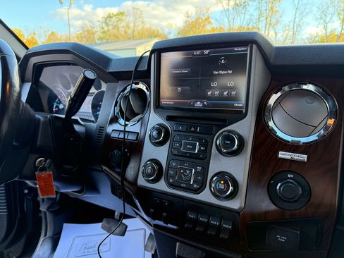 Used 2013 Ford F450 Lariat w/ Lariat Interior Pkg image 35
