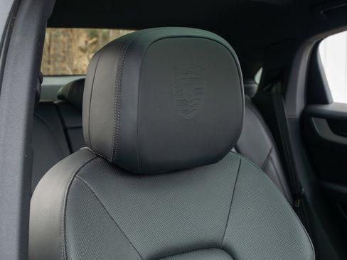 Used 2025 Porsche Cayenne E-Hybrid Coupe image 32