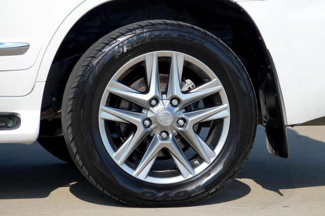 Used 2013 Lexus LX 570 4WD w/ Luxury Pkg w/Pre-crash image 41