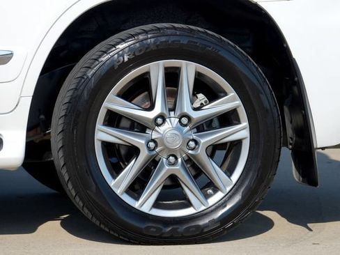 Used 2013 Lexus LX 570 4WD w/ Luxury Pkg w/Pre-crash image 41
