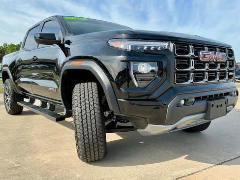 Used 2025 GMC Canyon AT4 AWD/4WD image 2