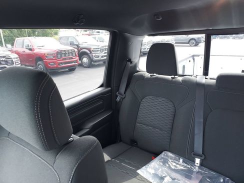 New 2026 RAM 1500 Express AWD/4WD image 12