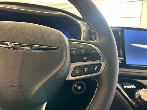 New 2025 Chrysler Pacifica Select image 19