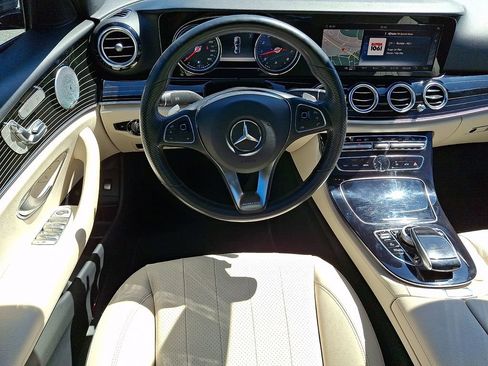 Used 2018 Mercedes-Benz E 300 4MATIC image 12