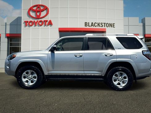 Certified 2016 Toyota 4Runner SR5 AWD/4WD image 6