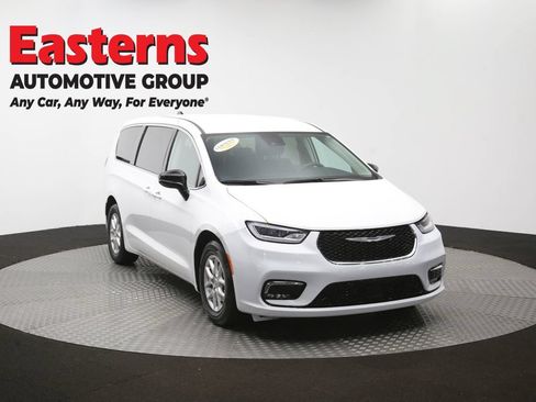 Used 2024 Chrysler Pacifica Touring-L FWD image 51