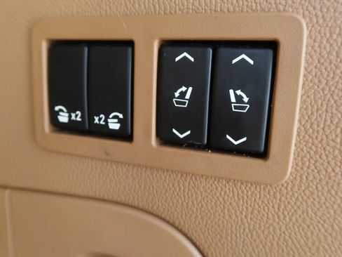 Used 2017 Cadillac Escalade Platinum AWD/4WD image 16