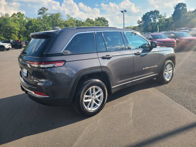 Used 2024 Jeep Grand Cherokee Laredo X w/ Luxury Tech Group I AWD/4WD image 6