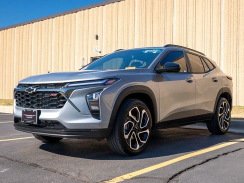 Certified 2026 Chevrolet Trax RS FWD image 4