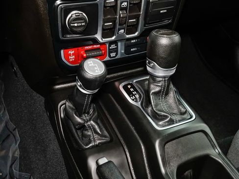 Used 2024 Jeep Gladiator Rubicon w/ Technology Group image 21