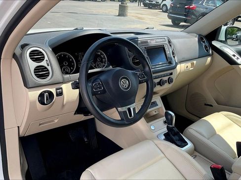 Used 2017 Volkswagen Tiguan SEL FWD image 19