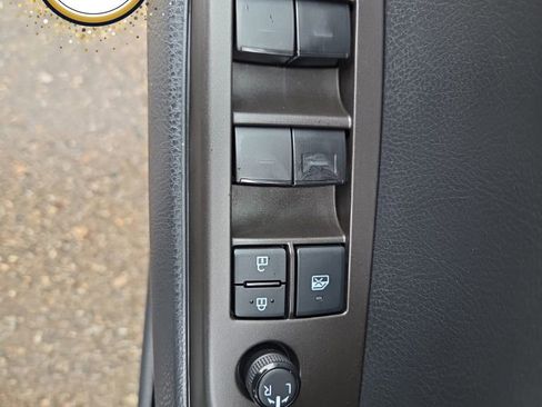 Used 2022 Toyota Camry LE image 30