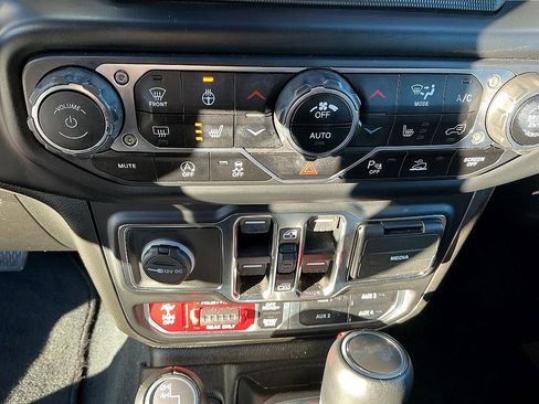 Used 2022 Jeep Wrangler Unlimited Rubicon w/ Xtreme Recon 35" Tire Package image 18