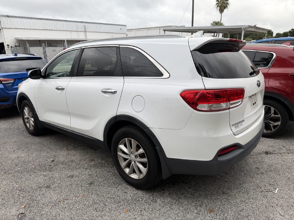 Used 2018 Kia Sorento FWD image 6