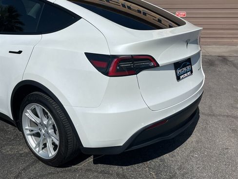 Used 2021 Tesla Model Y Long Range AWD/4WD image 14