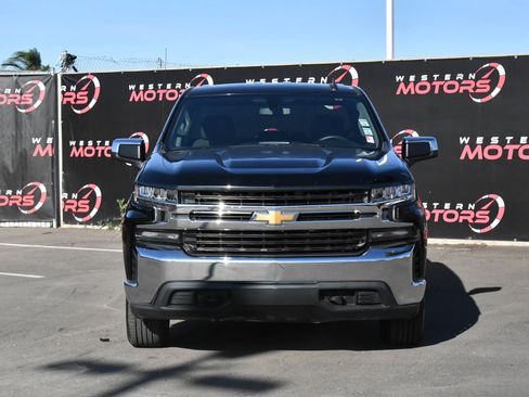 Used 2020 Chevrolet Silverado 1500 LT w/ Trailering Package image 2