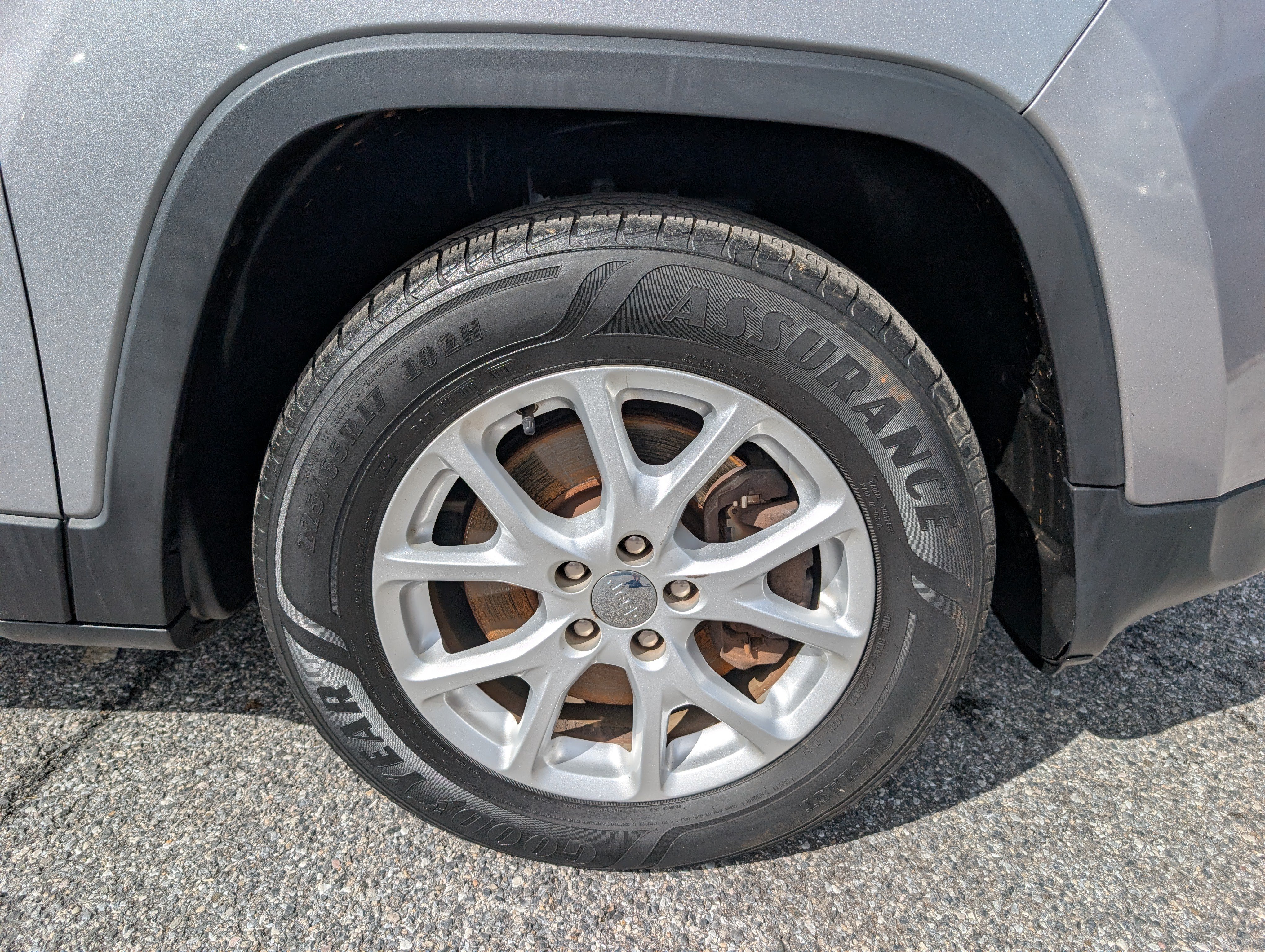 Used 2014 Jeep Cherokee Latitude AWD/4WD image 9