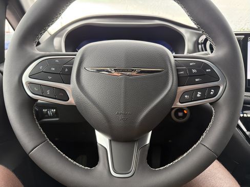 Used 2026 Chrysler Pacifica Select AWD/4WD image 24