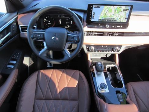 Used 2025 Mitsubishi Outlander SEL image 13