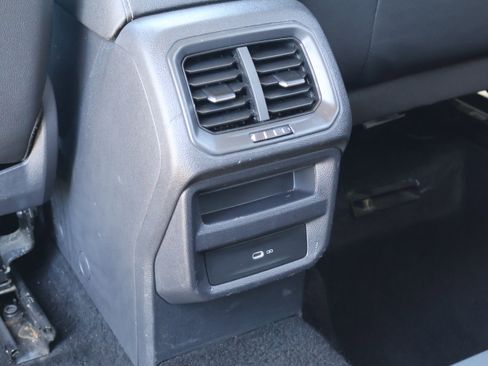 Used 2024 Volkswagen Taos SE image 31