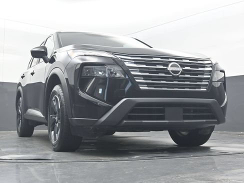Used 2025 Nissan Rogue SV FWD image 28