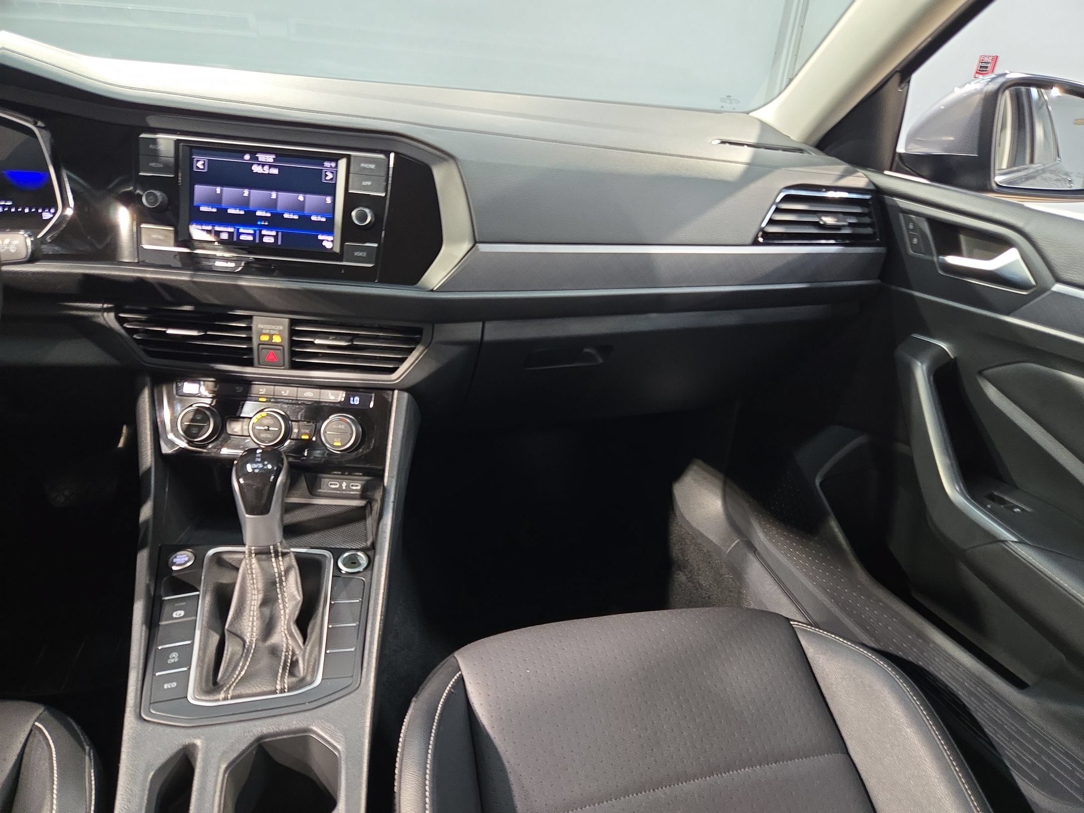 Used 2024 Volkswagen Jetta SE FWD image 11