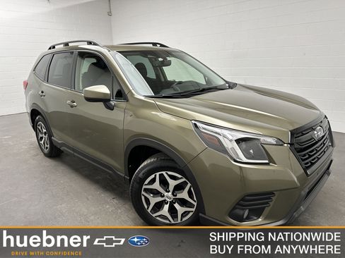 Used 2023 Subaru Forester Premium image 1