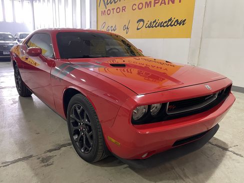 Used 2009 Dodge Challenger R/T image 2