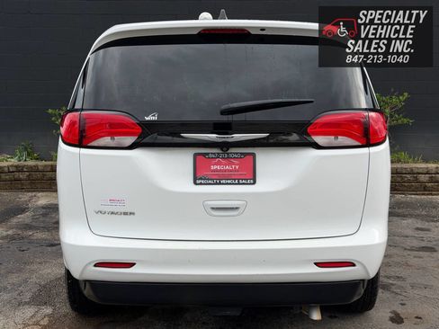 Used 2022 Chrysler Voyager LX FWD image 7